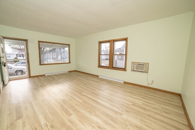 Foto del edificio - Three Bedroom Green Bay House