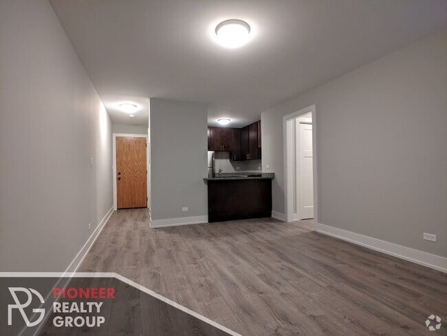 Building Photo - 542 W Surf St