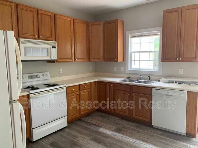 Building Photo - 212 Heather Springs Dr