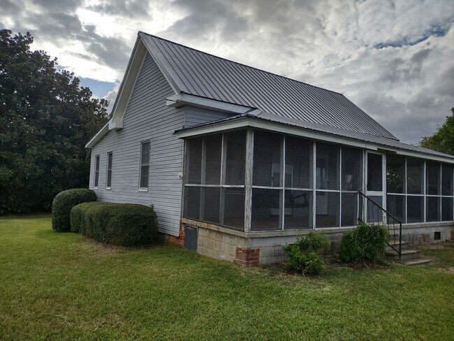 Building Photo - 3269 Georgia 296