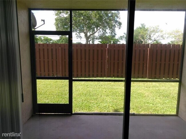 Foto del edificio - 2 br, 2 bath  - Royal Garden