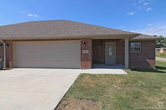 Building Photo - 2490-2492 Travelers Way