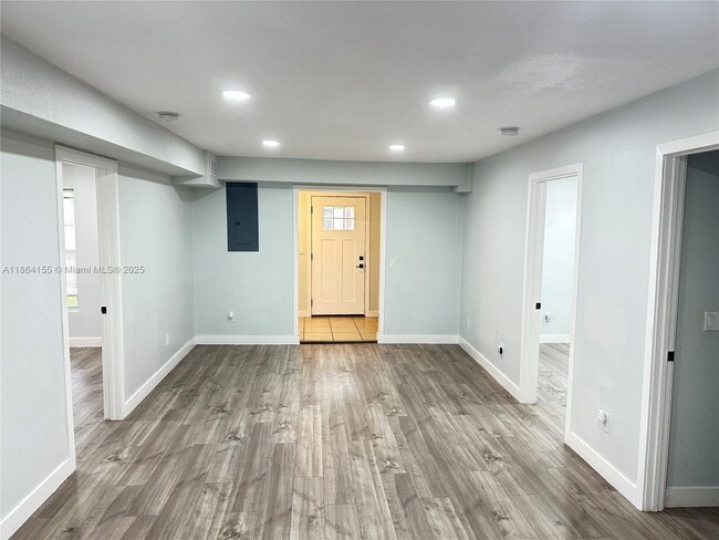 Foto del edificio - 3144 W Washington St