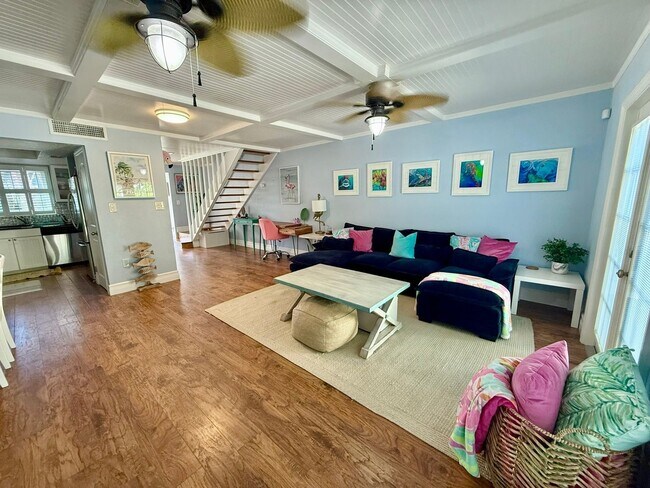 Foto del edificio - Beautiful 2 Bedroom Townhome in NSB with p...