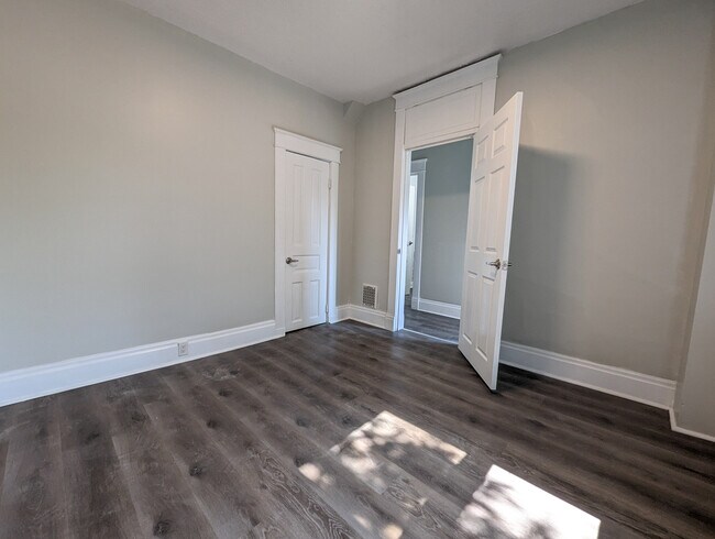 Photo du bâtiment - 2-bedroom unit in quiet house, close to Ki...