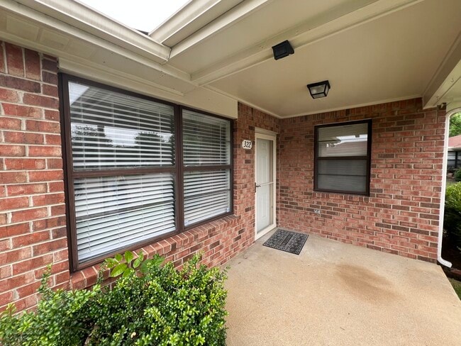 front entry - 322 Deer Lake Dr