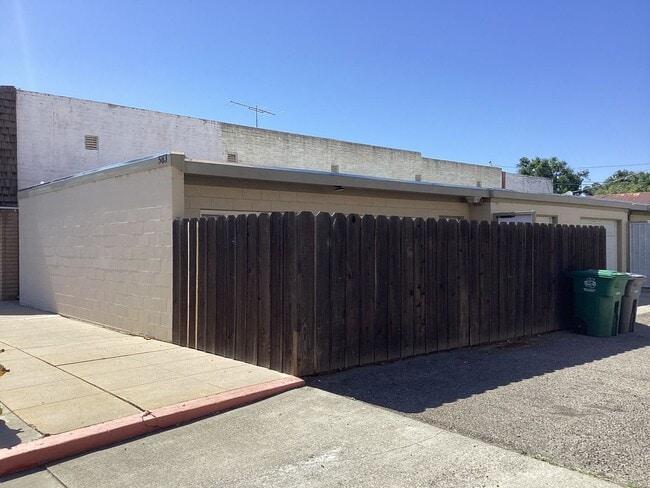 Building Photo - Very Nice One Bedroom Home Now Available In Gustine