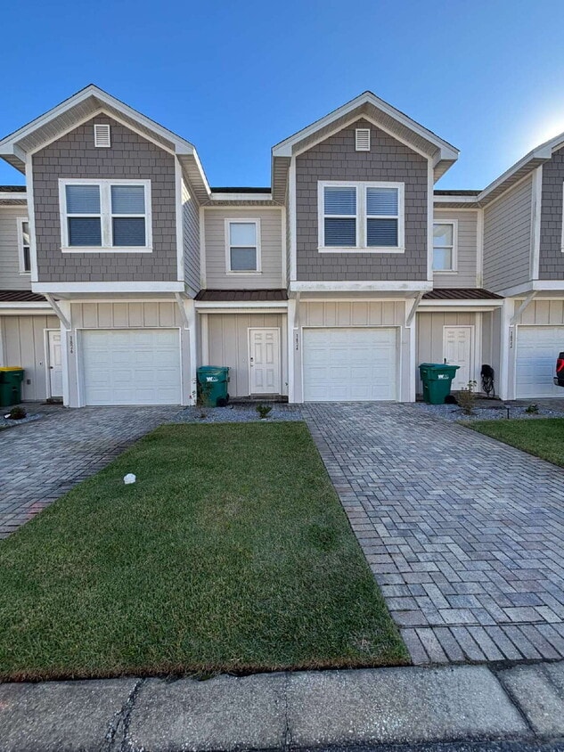 Foto principal - 1824 Stable Ln