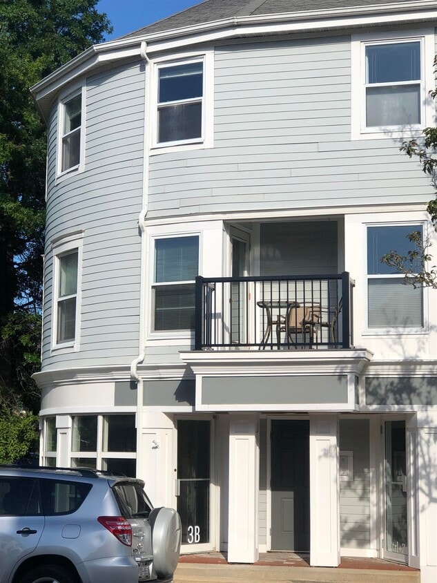 Primary Photo - 59 Deer St