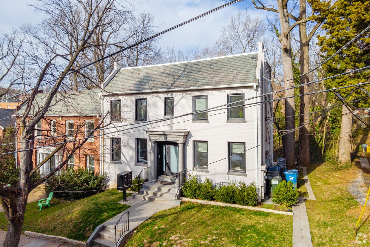 Primary Photo - 2621 39th St NW