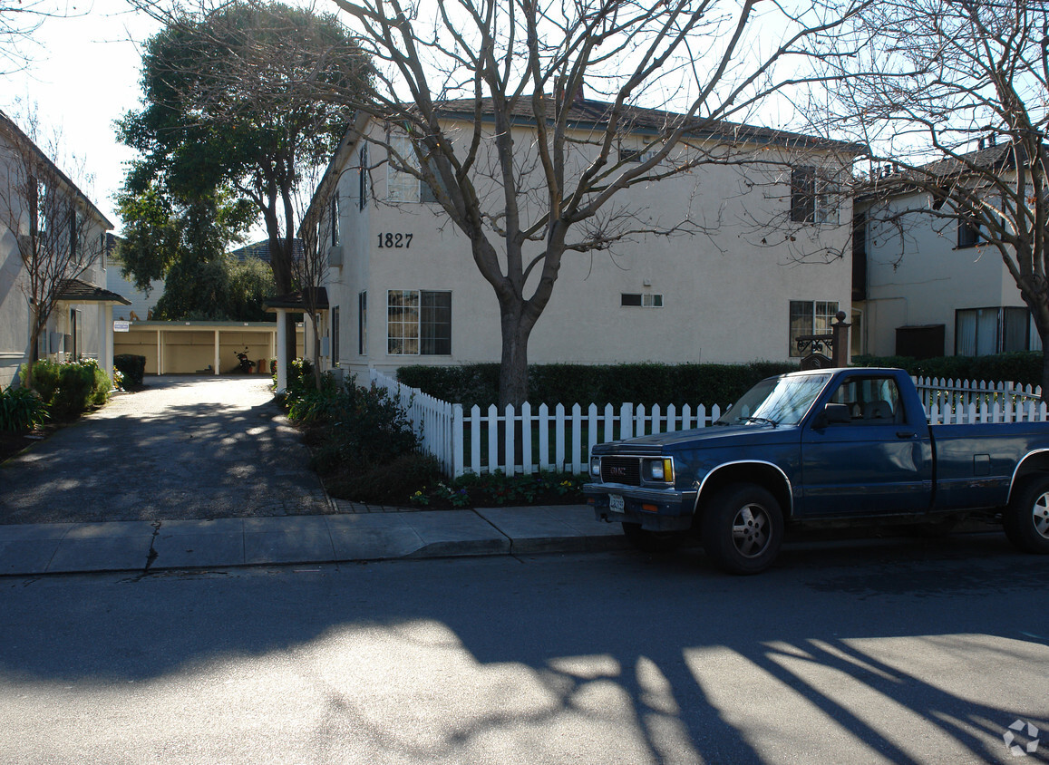 Primary Photo - 1827 Latham St