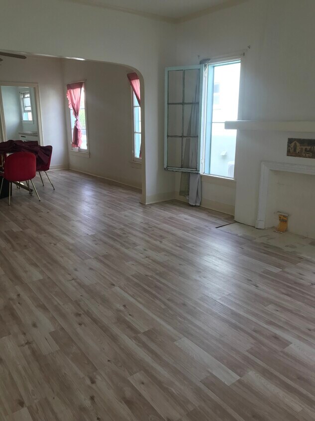 Foto principal - 627 N Plymouth Blvd