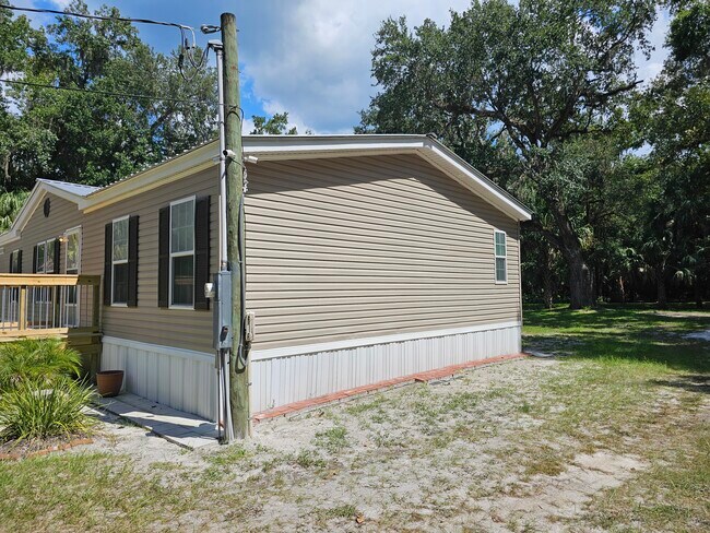 Foto del edificio - 593 Stokes Landing Rd