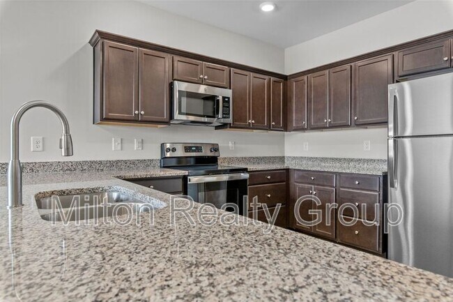 Foto del edificio - 170 Grove Cir