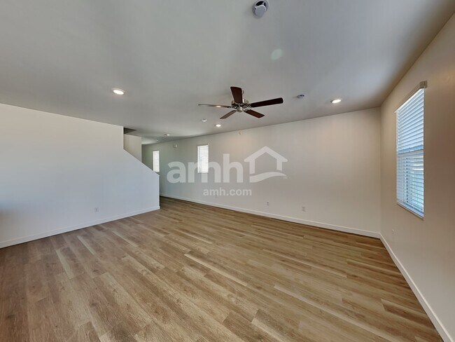 Foto del edificio - 9562 E Friedel Dr