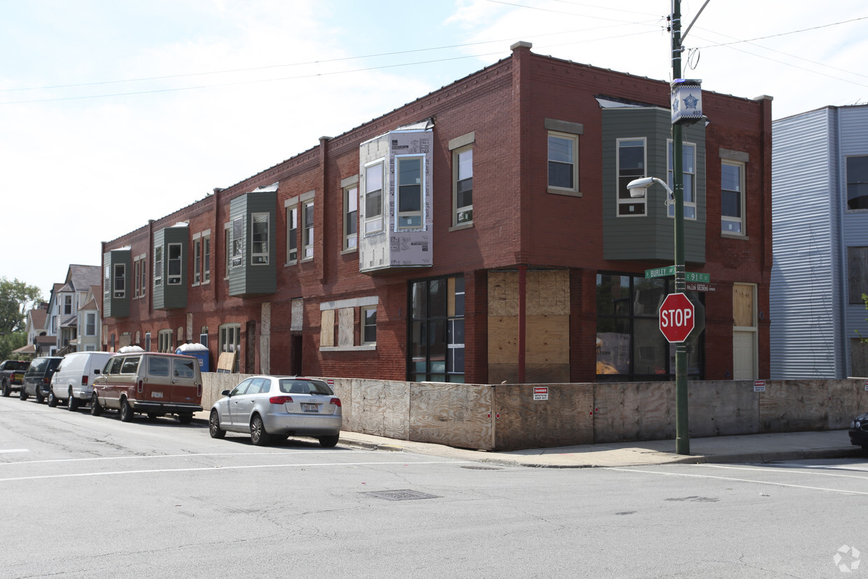 Building Photo - 9102 S Burley Ave