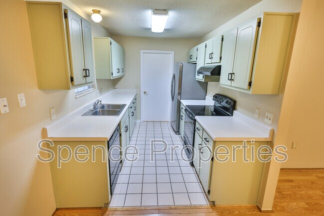 Building Photo - 213 Pinoak Ct W