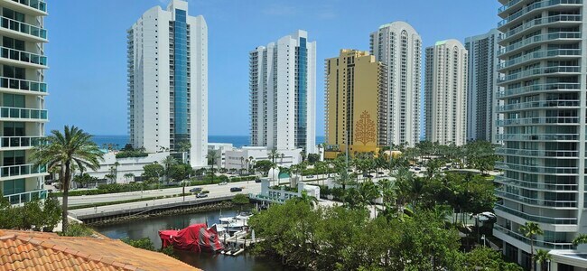 Foto del edificio - 200 Sunny Isles Blvd