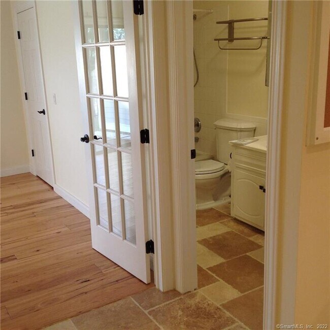 Building Photo - 71 Aiken St