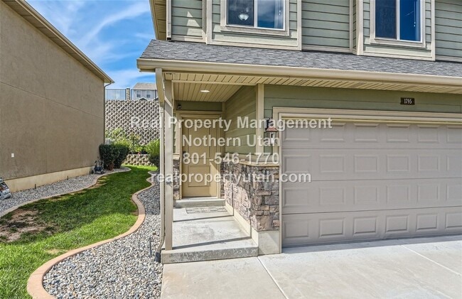 Building Photo - 1795 E Whitetail Dr