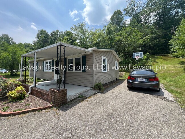 Foto del edificio - Close to Carvins Cove- One Level Living with Hobby Shed