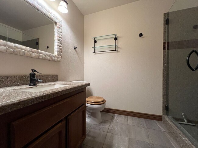 Foto del edificio - Quiet Home In Serene Green Belt In The Heart Of Citrus Heights