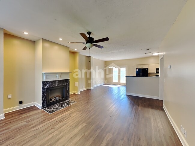Building Photo - 347 Titans Cir