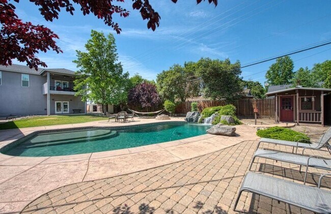 Foto del edificio - SE Visalia Spacious home coming soon!