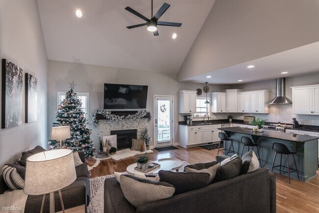 Building Photo - 5 br, 3 bath House - 1003 Rudder Drive