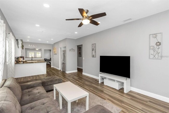 Building Photo - 206 N Himes Ave