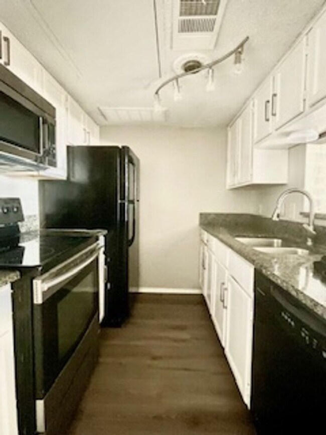 Foto del edificio - Updated 2 Bed, 3 Bath Condo in Prime North...