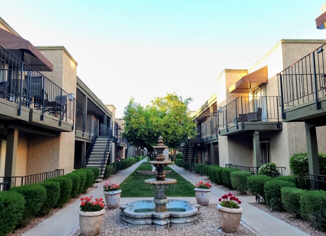 Foto del edificio - 2228 E Campbell Ave