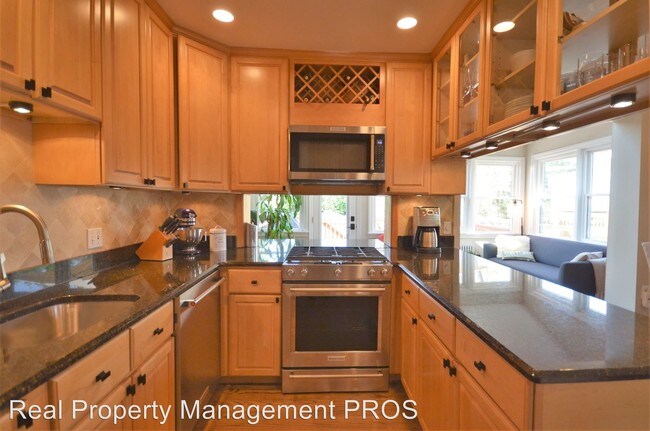 Foto del edificio - 3 br, 2 bath House - 124 East Maple St.