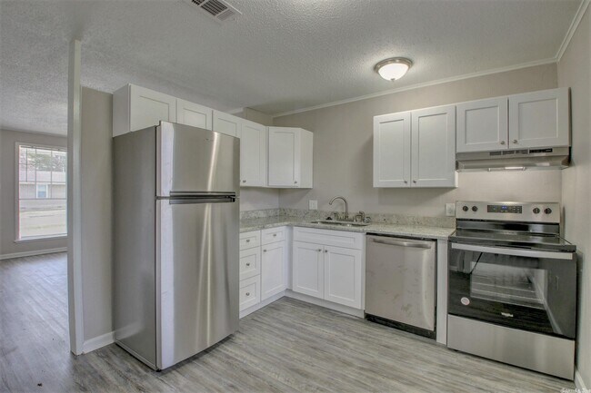 Building Photo - 22 Hiland Pl