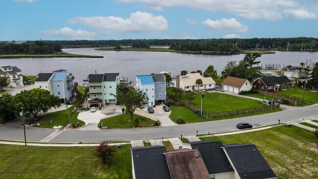 Foto del edificio - 88 Shoreline Dr