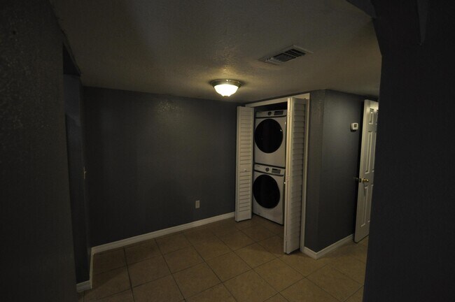 Foto del edificio - 7652 Forest City Rd