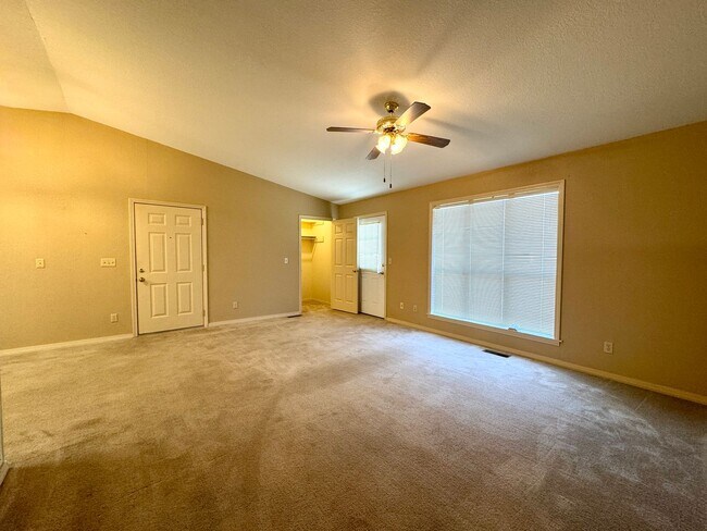 Foto del edificio - 2 Bed • 2 Bath • Overlooking the White River