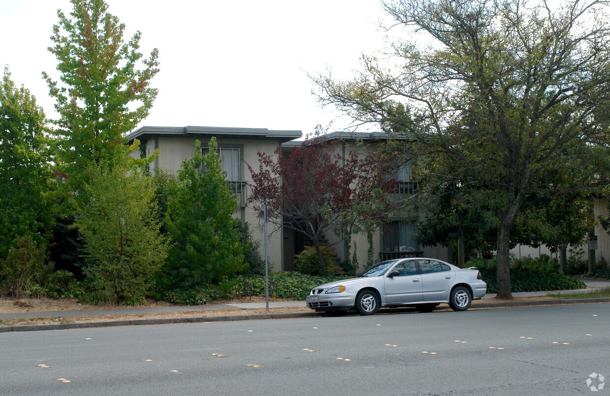 Primary Photo - 6204 Montecito Blvd