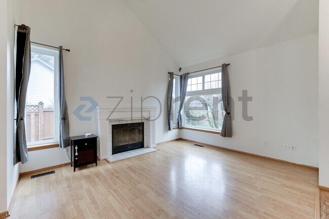 Foto del edificio - 3318 243rd St E