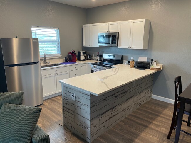 Photo - 206 Roberts St Apartment