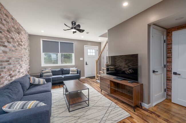 Building Photo - 1055 Parksley Ave