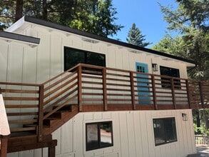 Building Photo - 760 Skyline Dr