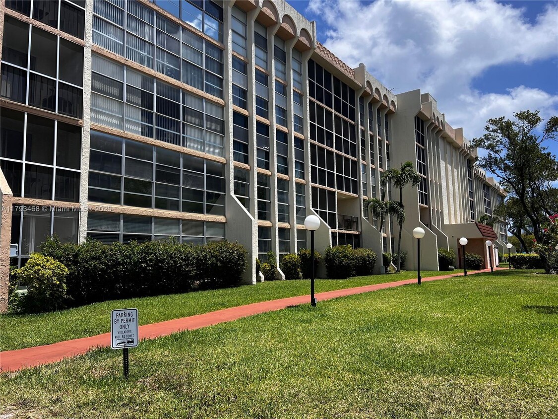 Foto principal - 851 Three Islands Boulevard