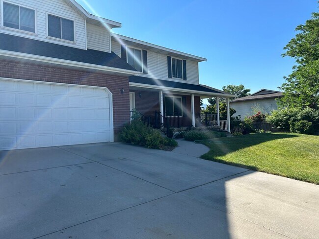 Foto del edificio - 4 Bedroom 2.5 Bathroom Home in Orem