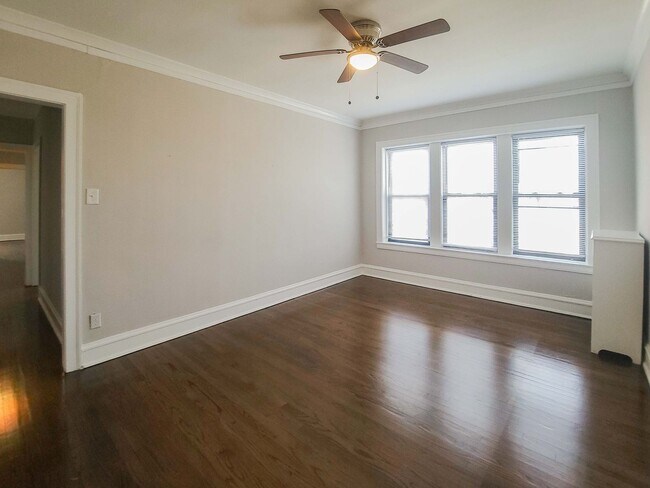 Building Photo - 5057 N Wolcott Ave