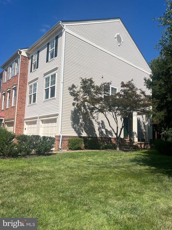 Building Photo - 43168 Ivywood Terrace