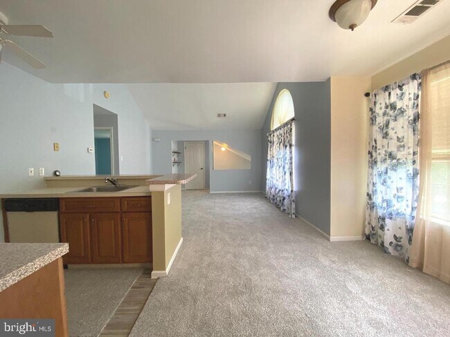 Foto del edificio - 210 Foxmeadow Dr