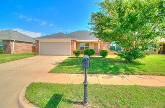 Building Photo - 8509 SW 49th Cir