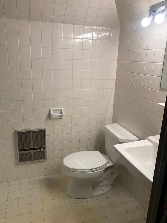 baño - 95 N Whittlesey Ave