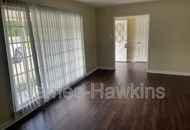 Foto del edificio - 2124 Greenview Dr